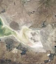 کاهش سطح آب دریاچه ارومیه 